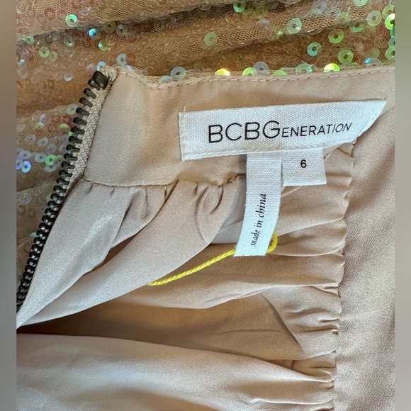 BCBGeneration iridescent sequin skirt. Size 6. New without tags. - Picture 2 of 3